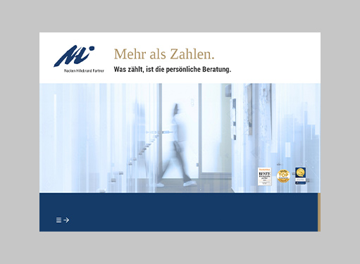 Professionelle Beratung und persönliche Betreuung im modernen Büro. Fokus auf individuelle Kundenbedürfnisse und Lösungen.