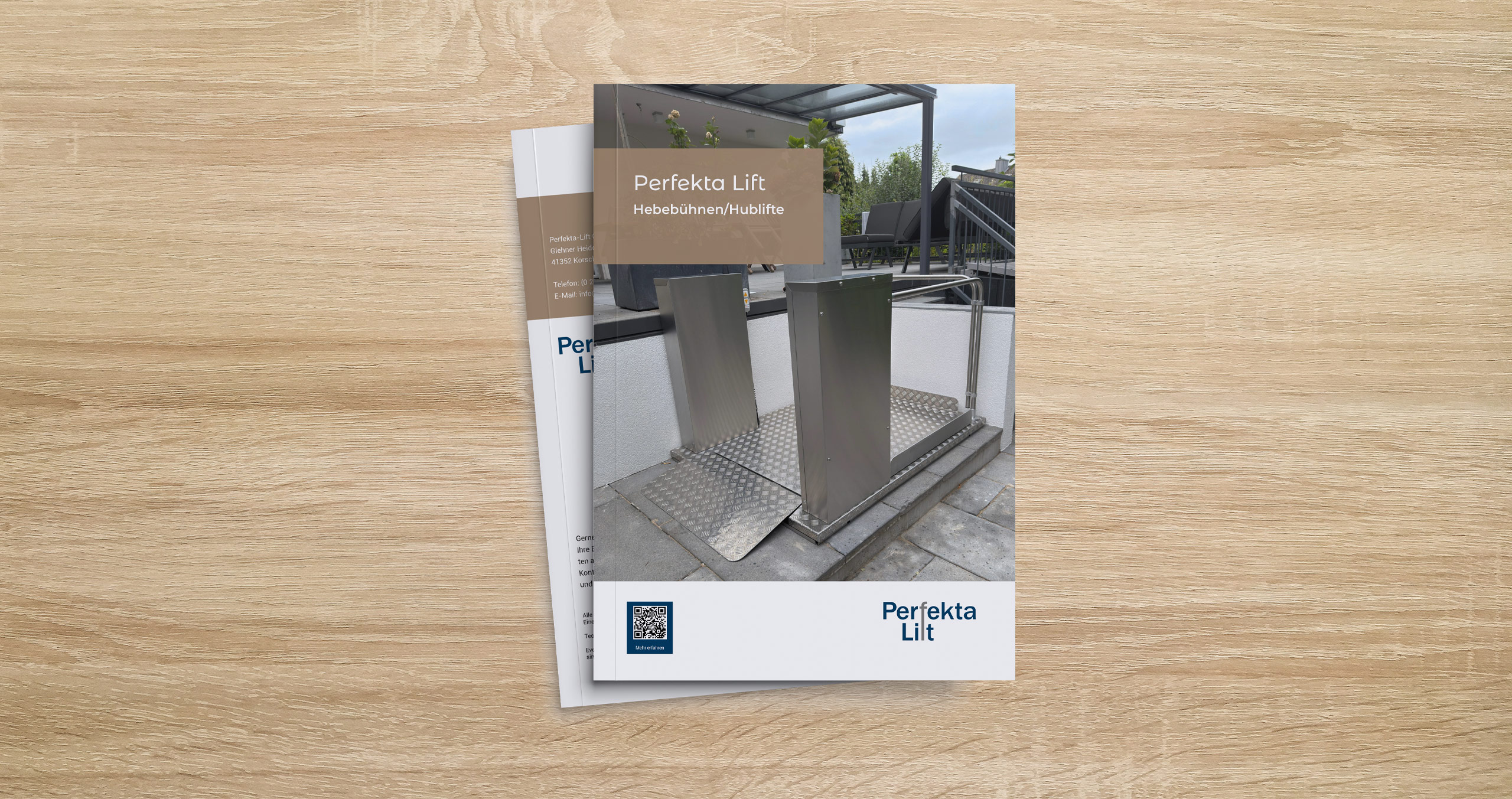 Brochüre über Perfekta Lift, die Hebebühnen und Hublifte für barrierefreies Wohnen präsentiert.